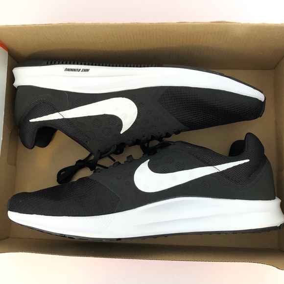 Nike Size 11 DOWNSHIFTER 7 New woman’s shoes - Picture 6 of 8